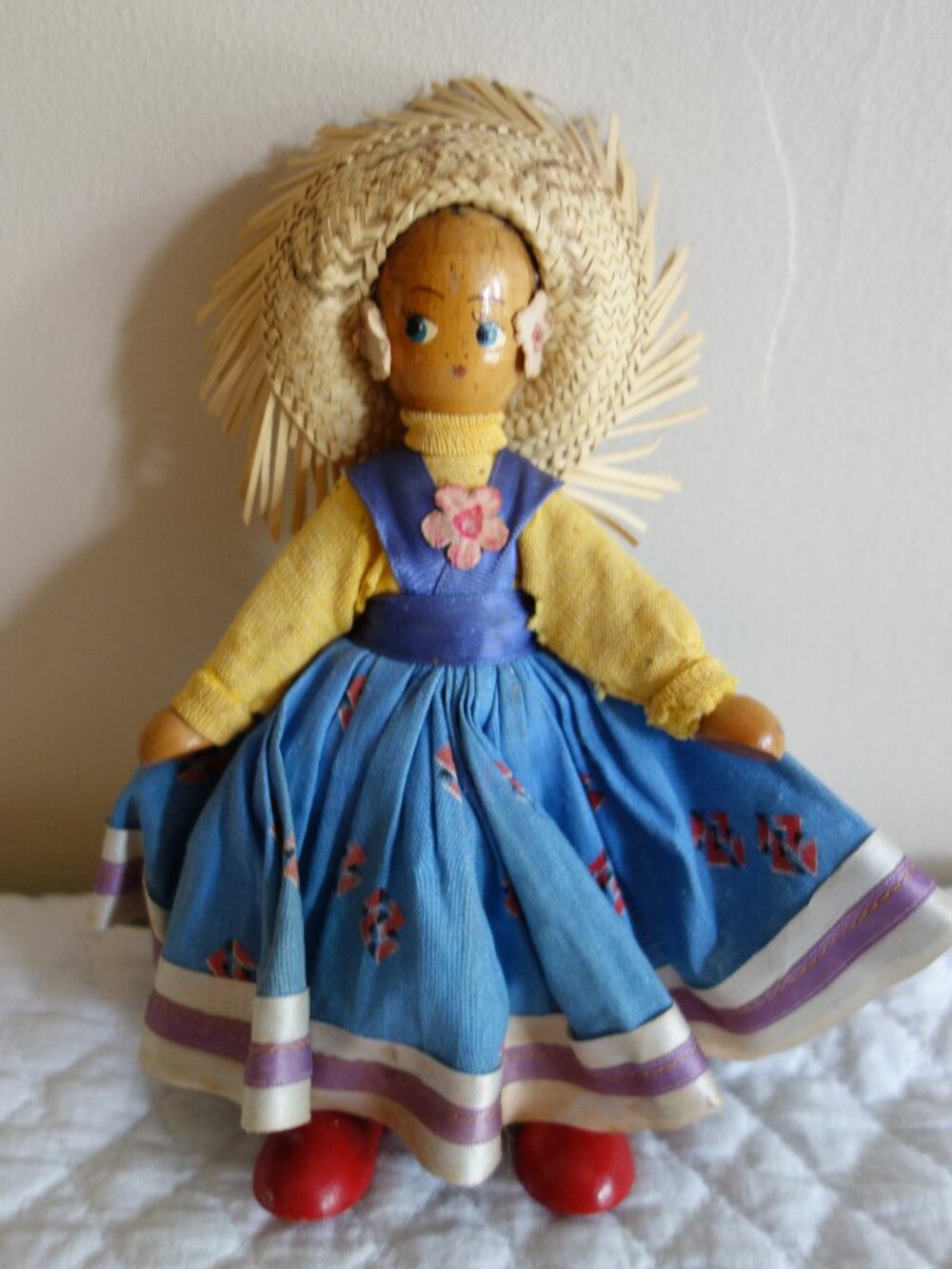 Vntg Folk Art Wooden Puerta Rico Doll in Costume & Straw Hat